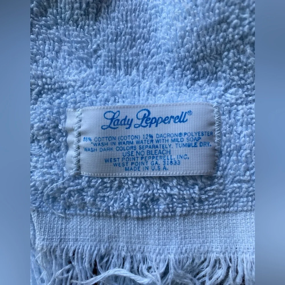 VTG 1970’s Butterfly Towel Set! 2 Large, 2 Hand Towels and 2 Washcloths!